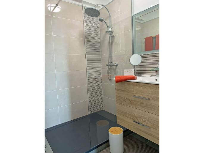 Location VillaAppartement en Guadeloupe - Salle de Bain avec Douche