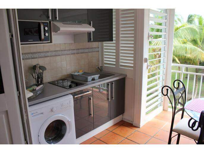 Location VillaAppartement en Guadeloupe - cuisine gommier et frangipanier 