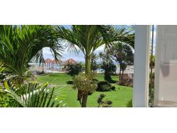 location Maison Villa Guadeloupe - vue piscine depuis terrasse  droite