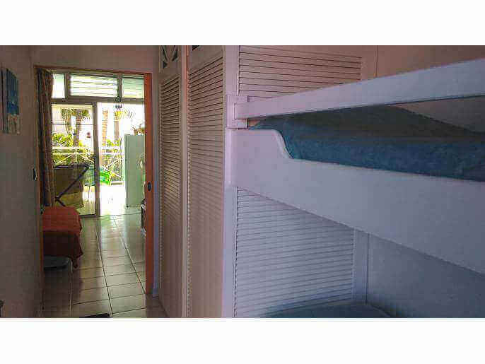 Location Appartement & Villa en Guadeloupe - Entrée avec alcôve