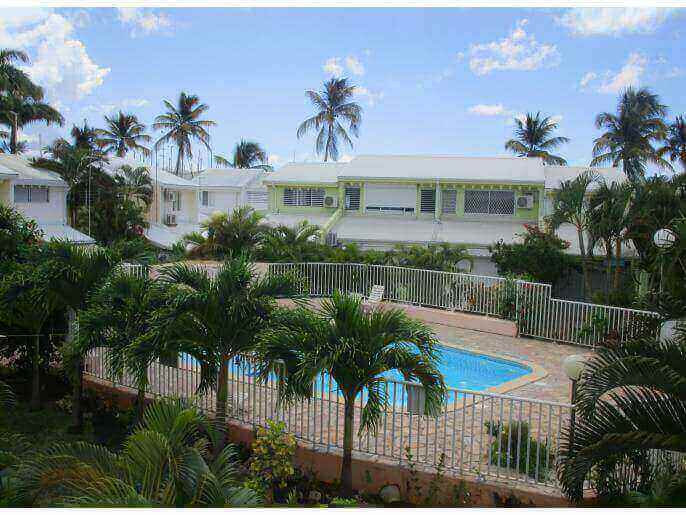 Location Appartement & Villa en Guadeloupe - Piscine au pied de l'appartement