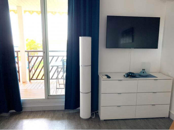 Location VillaAppartement en Guadeloupe - Salon avec téléviseur 