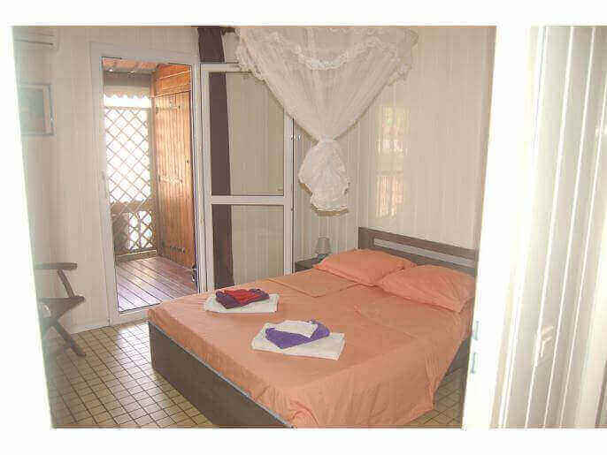 Location VillaBungalow en Guadeloupe - Chambre 1