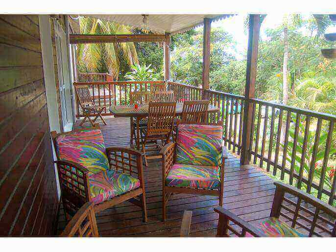 Location VillaBungalow en Guadeloupe - Terrase coin repas