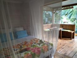 location Maison Villa Guadeloupe - Chambre 1 lit avec la possibilité de mettre un lit bébé .
