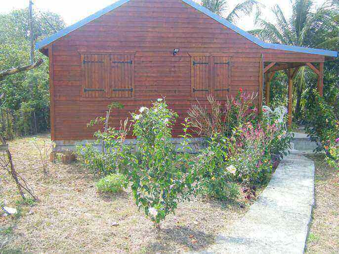 Location Bungalow & Villa en Guadeloupe - exterieur/entrée bungalow Guadeloupe