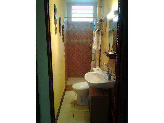 Location Maison/Appartement & Villa en Guadeloupe - La salle de bain de l'appartement à l'étage