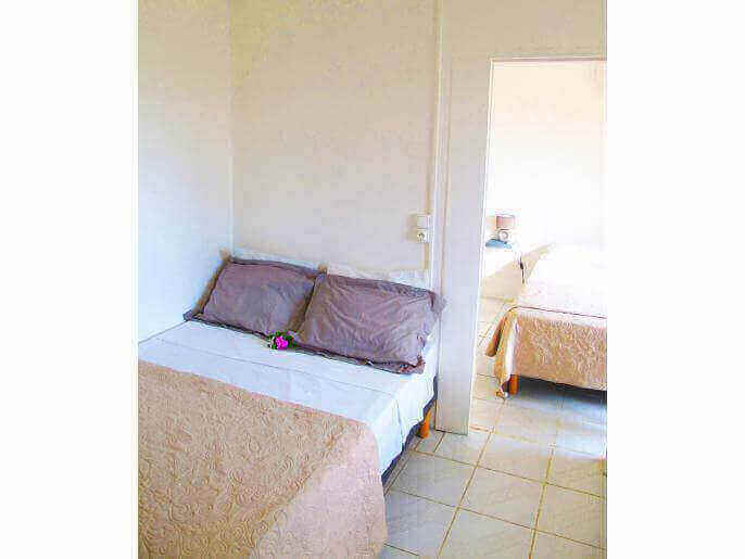 Location Maison/Appartement & Villa en Guadeloupe - chambre 2 ventilée, lit 140x200cm, moustiquaire