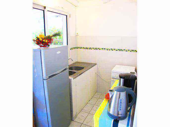 Location Maison/Appartement & Villa en Guadeloupe - Cuisine quipe, ouverture sur la terrasse. 