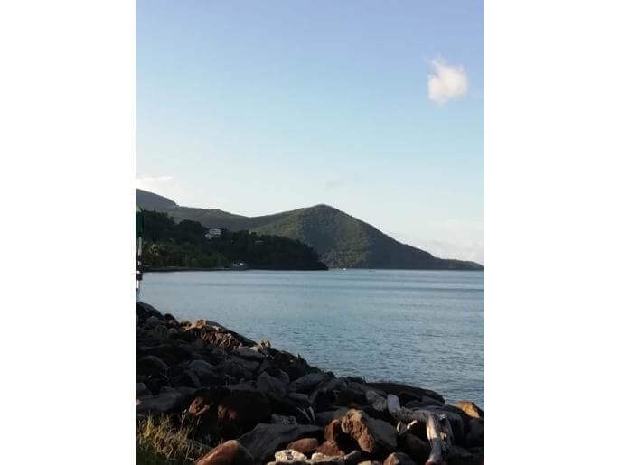 Location VillaMaison en Guadeloupe - La mer en plein dans le village 