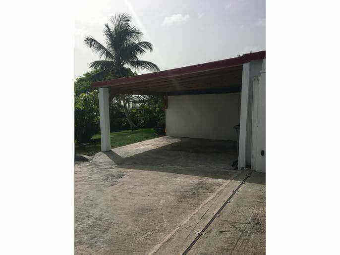 Location VillaMaison en Guadeloupe - Parking couvert