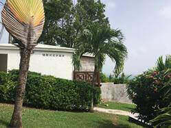 location Maison Villa Guadeloupe - Jardin et vue sur le bungalow indépendant