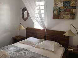 location Maison Villa Guadeloupe - Chambre climatisée RDC droite avec lit de 160 avec placard