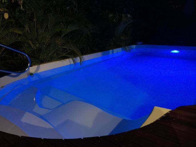 Location VillaMaison en Guadeloupe - Piscine à changement de couleur