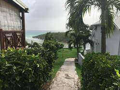 location Maison Villa Guadeloupe - accès du bungalow à la villa