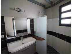 location Maison Villa Guadeloupe - Même cette salle de bain  vous aurez un plaisir d'y prendre une douche 